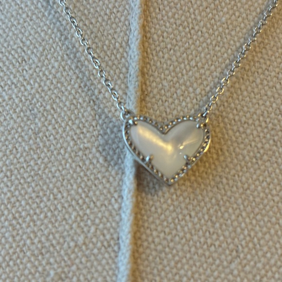 Kendra Scott Ari Heart necklace - Picture 3 of 3